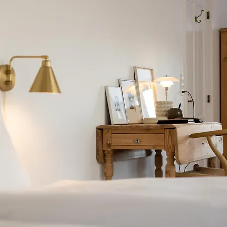 Aahoj Hotel 4*