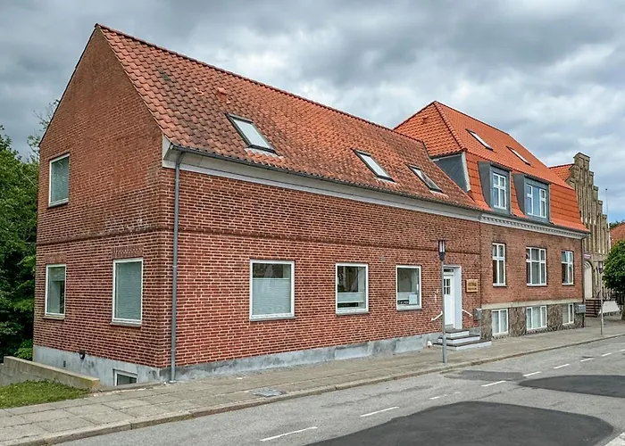 Aahoj Hotel 4*