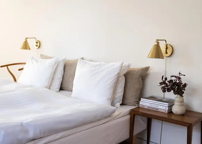 Aahoj Hotel 4*